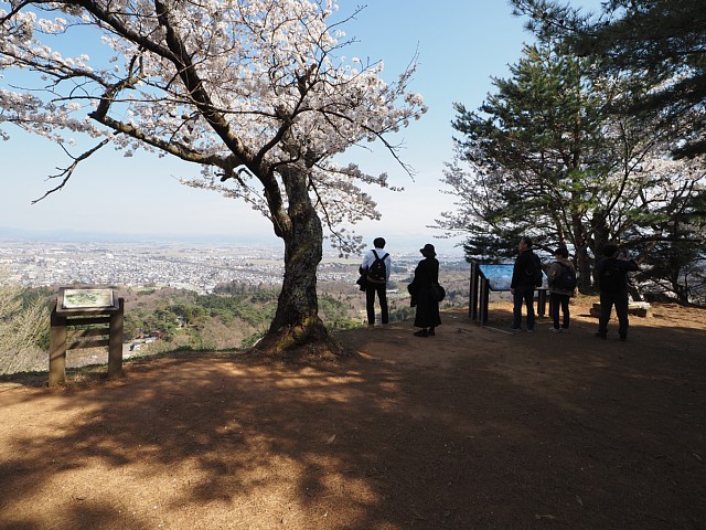 春日山城本丸跡