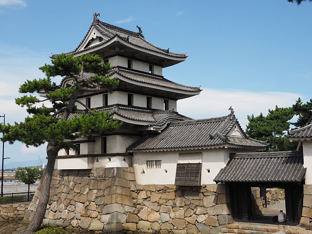 月見櫓と水門
