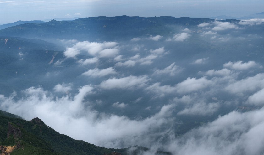 八幡平を岩手山から