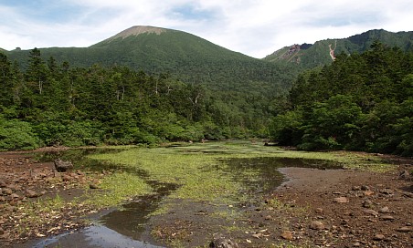 御苗代湖と岩手山