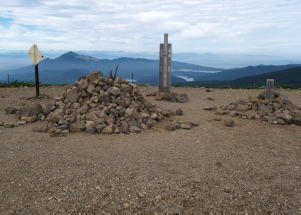 東吾妻山山頂