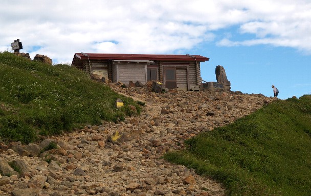 峰の茶屋跡避難小屋