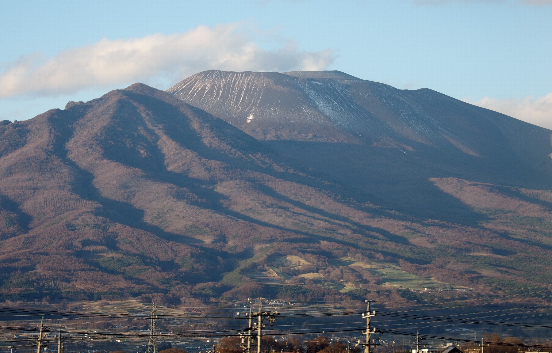 春の浅間山