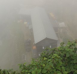 八峰キレット小屋