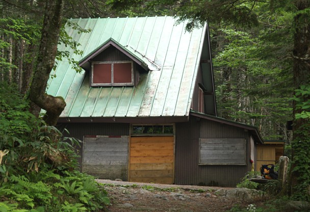 白出荷継小屋