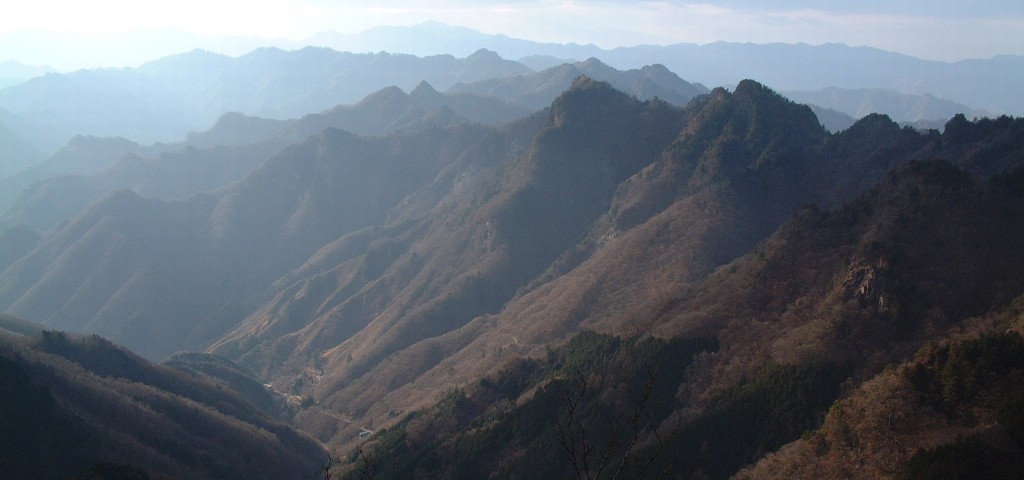 西岳山頂西方の岩峰