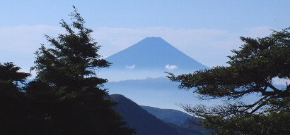 瑞牆山登山道より富士