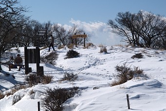 雪の丹沢山山頂