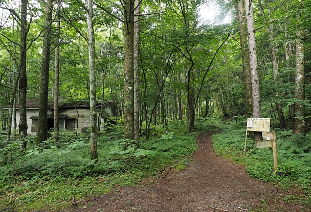 中道登山道入口