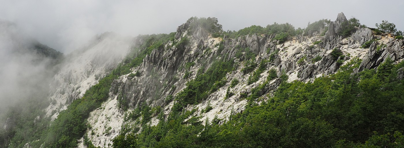 高嶺へ続く稜線