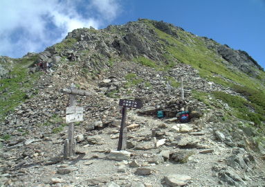 吊尾根分岐から北岳