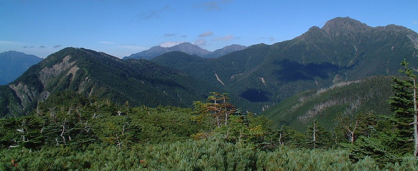 塩見岳への稜線