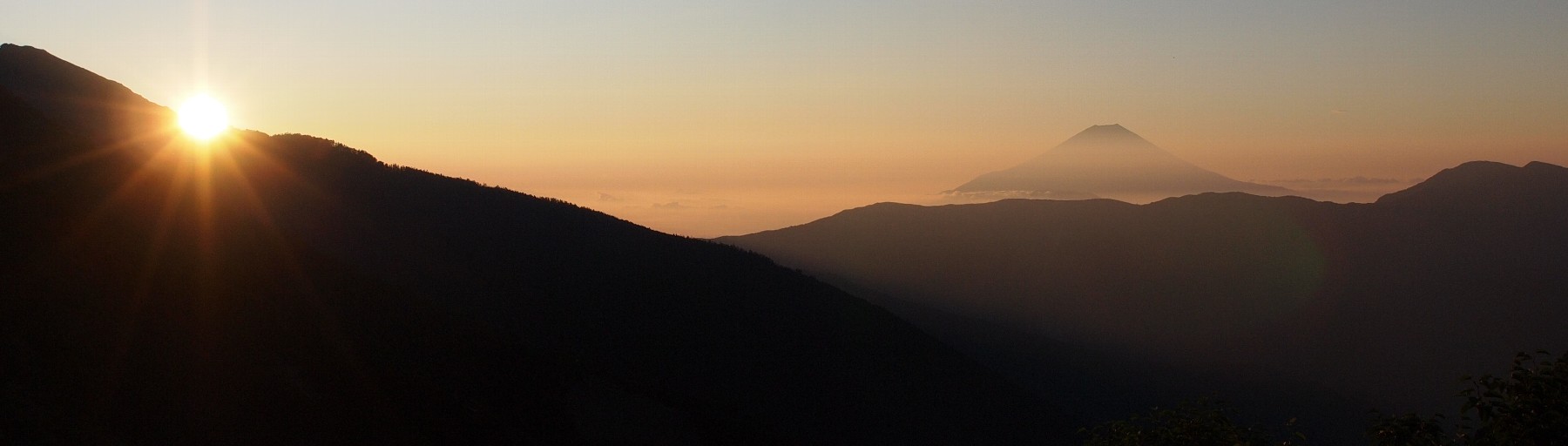 荒川小屋からの朝日と富士山