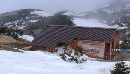 県営光小屋