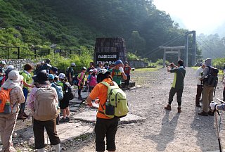 登山口