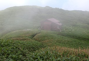 三ノ峰避難小屋