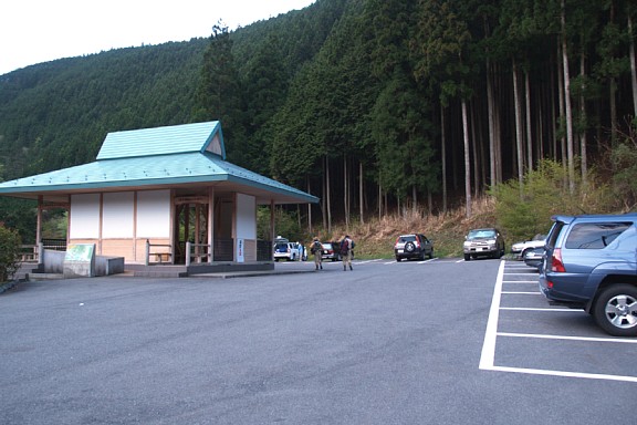 観音峯登山口駐車場