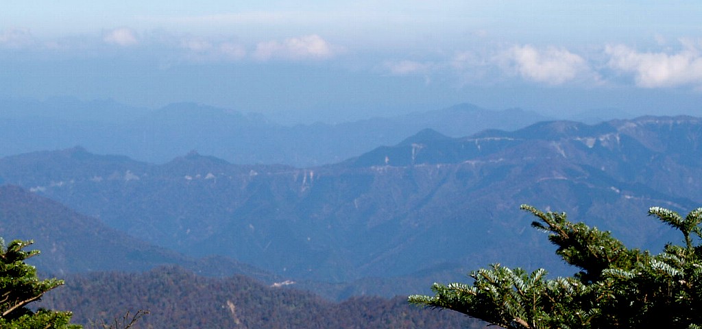 八経ヶ岳山頂から東北東