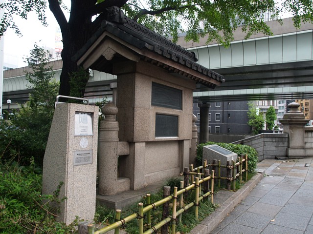 顕彰碑