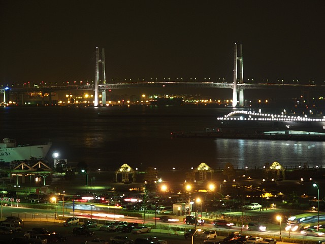 夜の横浜港