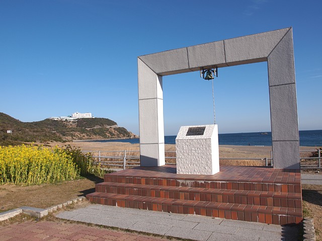 鐘の記念碑