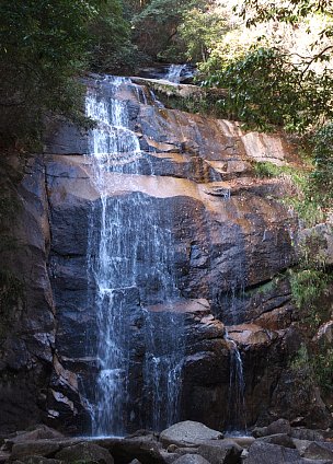 深山の滝