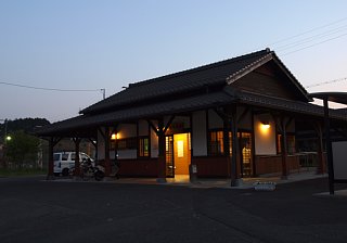 JR誕生寺駅