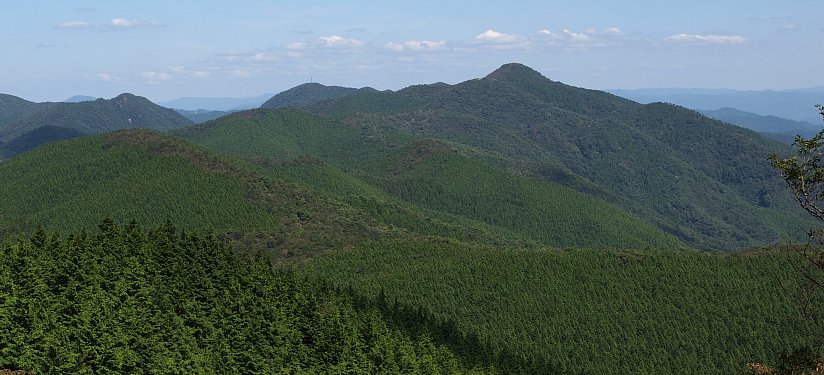 東鳳翩山