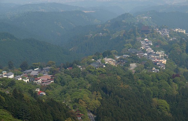 吉野山を見下ろす