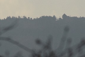 弥山小屋のシルエット