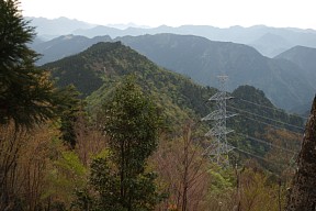 佐田辻を見下ろす