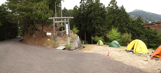 テントが並ぶ