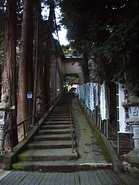 本滝寺参道