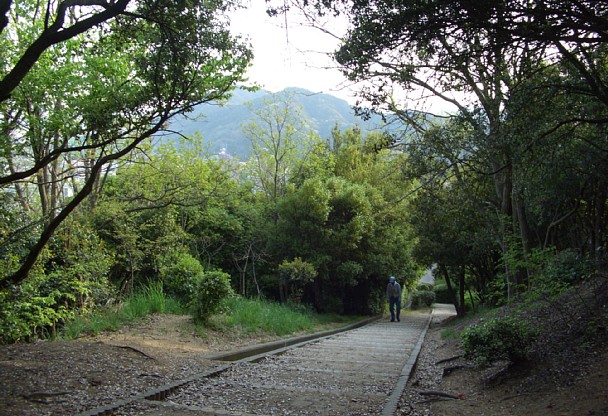 須磨寺公園へ下降