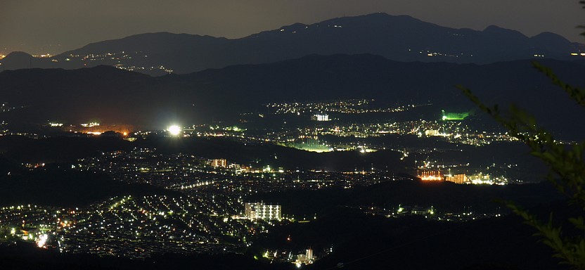 府県境より見る六甲山夜景