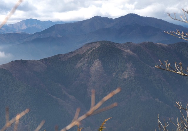 三頭山