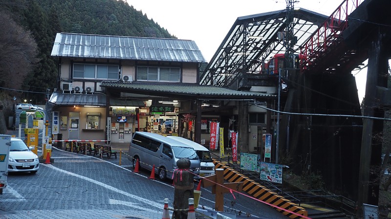 ケーブル滝本駅