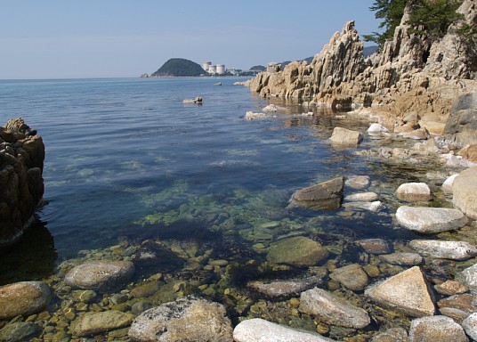 水晶浜から美浜原発