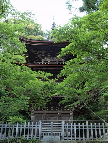 六條八幡神社の三重塔
