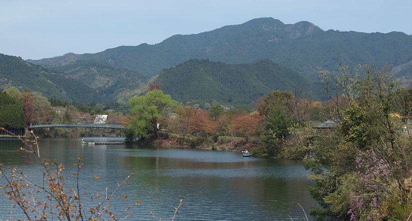 津風呂湖と竜門岳