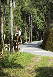 入野峠バス停