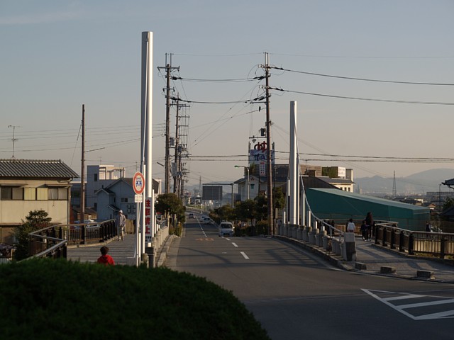 芥川を渡る