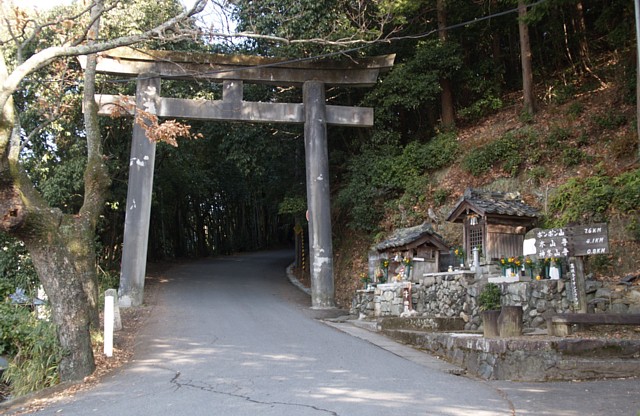 神峰山寺参道入口