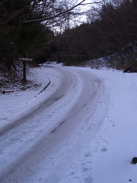 府道から山道へ