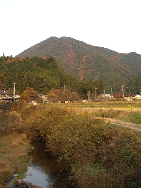 静原川と金比羅山
