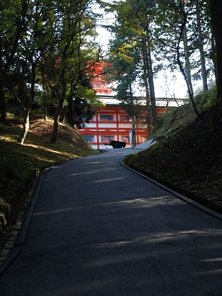 東塔へ