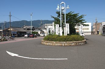 揖斐駅前