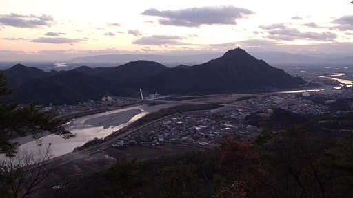 金華山と長良川