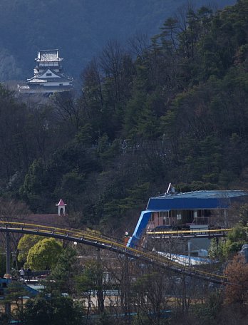 遊園地と城