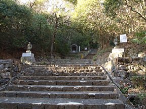 鞍馬教会の階段